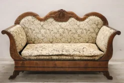Sofa aus geschnitztem Nussholz, 19. Jh.