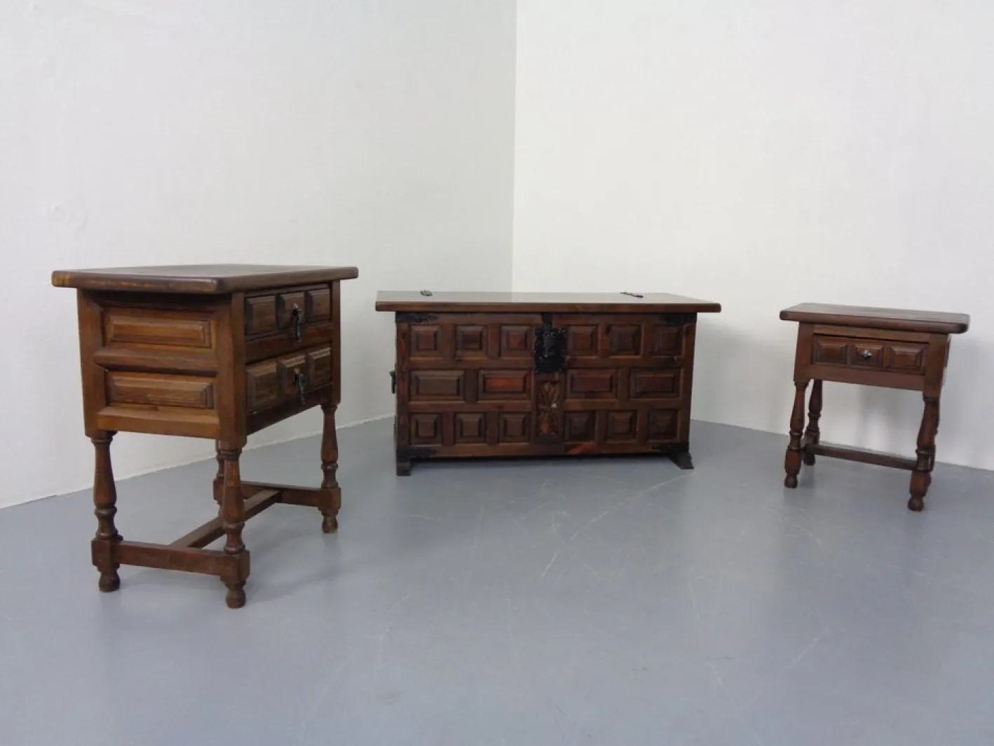 Spanische Kommode & 2 Kommoden, 1960er, 3er Set