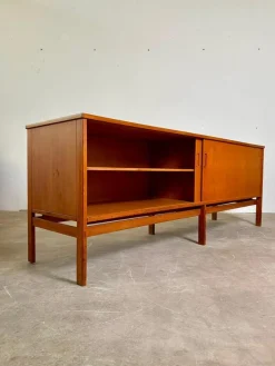Teak Sideboard mit Schiebetüren von Gianfranco Frattini, 1957
