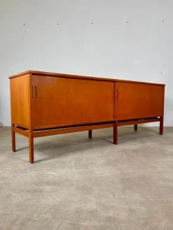 Teak Sideboard mit Schiebetüren von Gianfranco Frattini, 1957