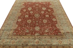 Teppich mit Blumenmuster in Beige und Blau auf Rust Red von Rug&Kilim