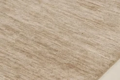 Textural Teppich in einem weichen Beige von Rug&Kelim