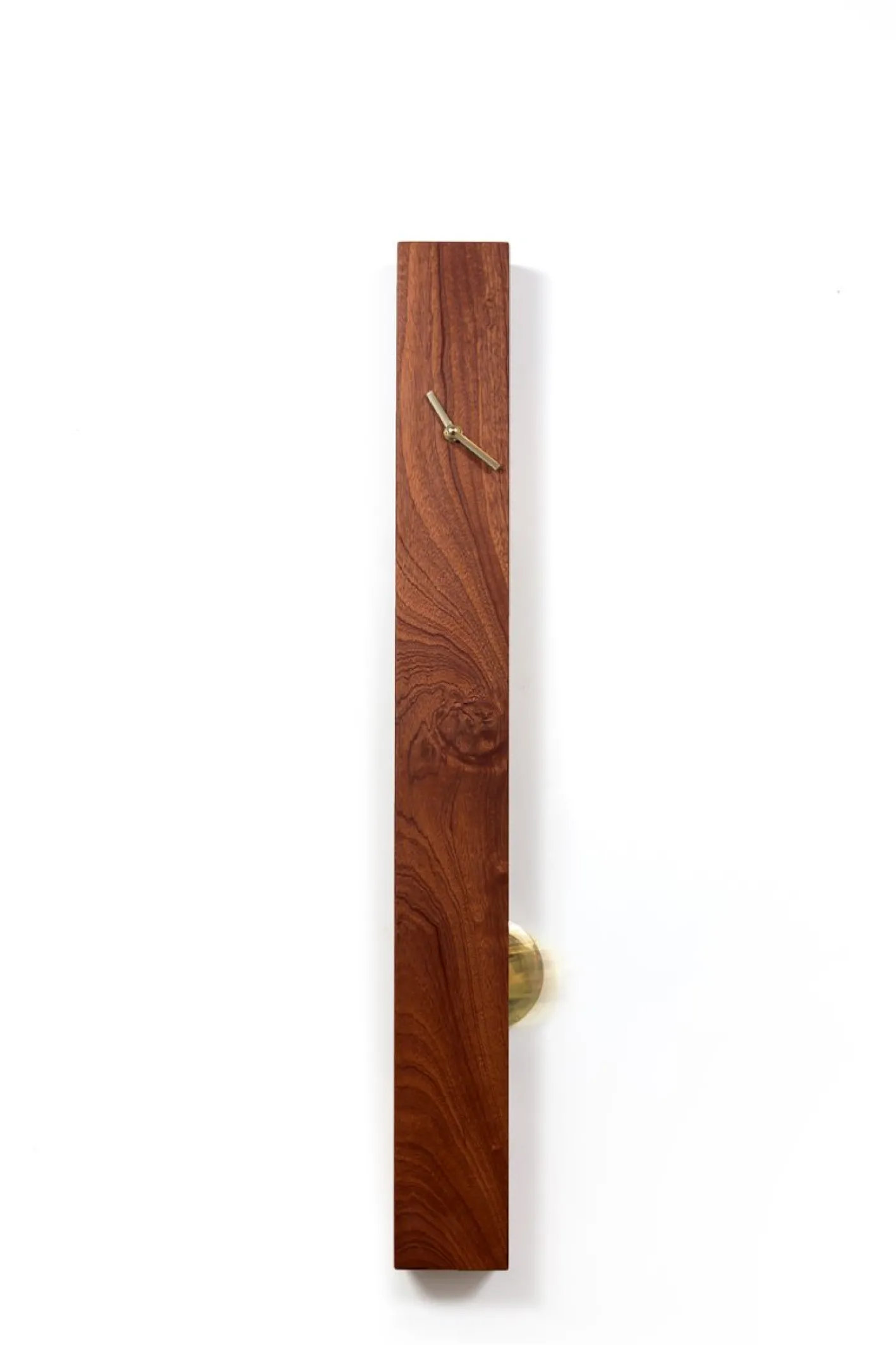 Vertikale Holz Pendeluhr von Hilla Shamia