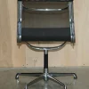 Vintage Ea105 Hopsak Drehsessel von Eames für ICF