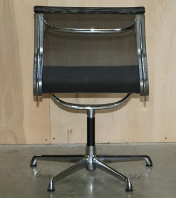 Vintage Ea105 Hopsak Drehsessel von Eames für ICF