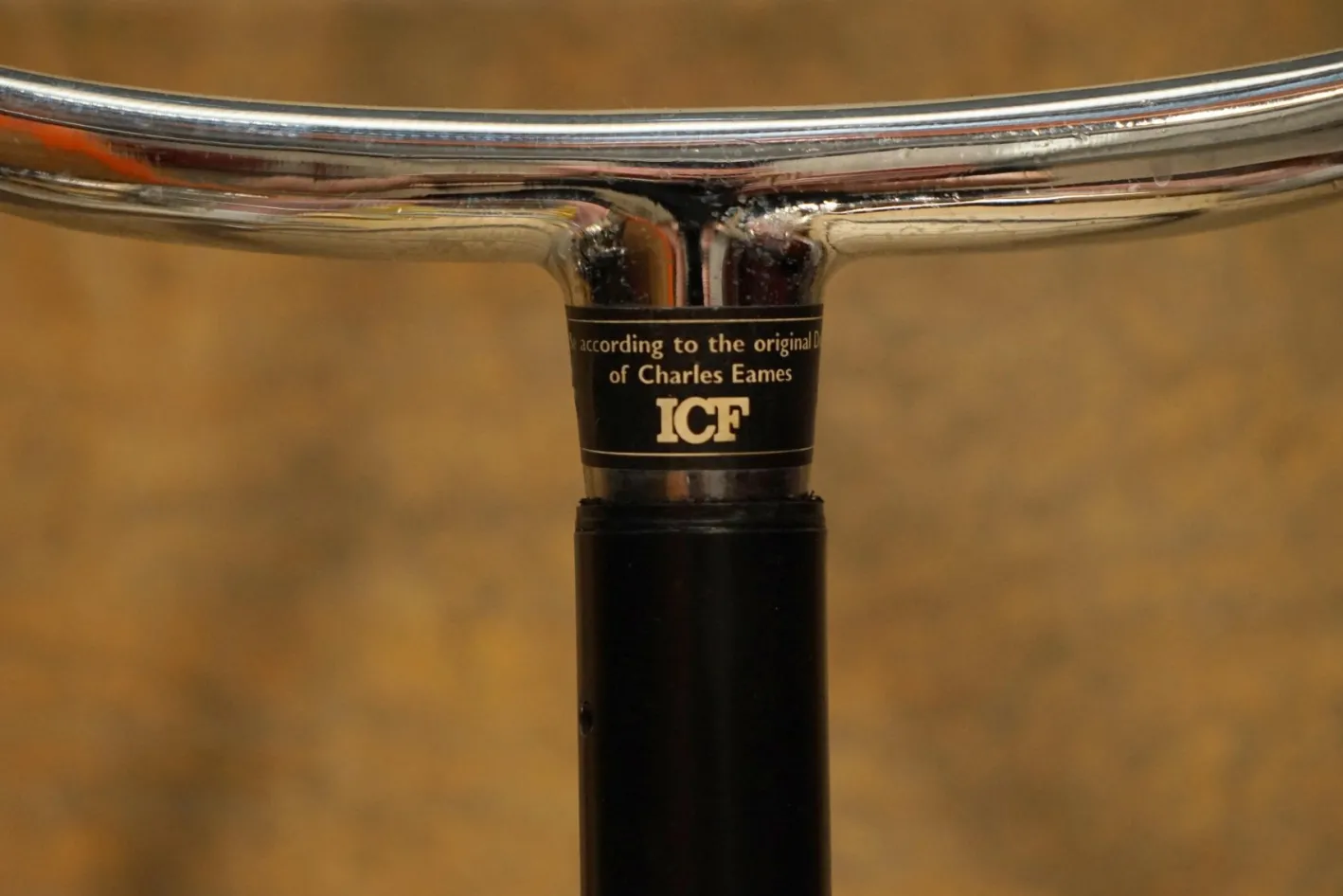 Vintage Ea105 Hopsak Drehsessel von Eames für ICF