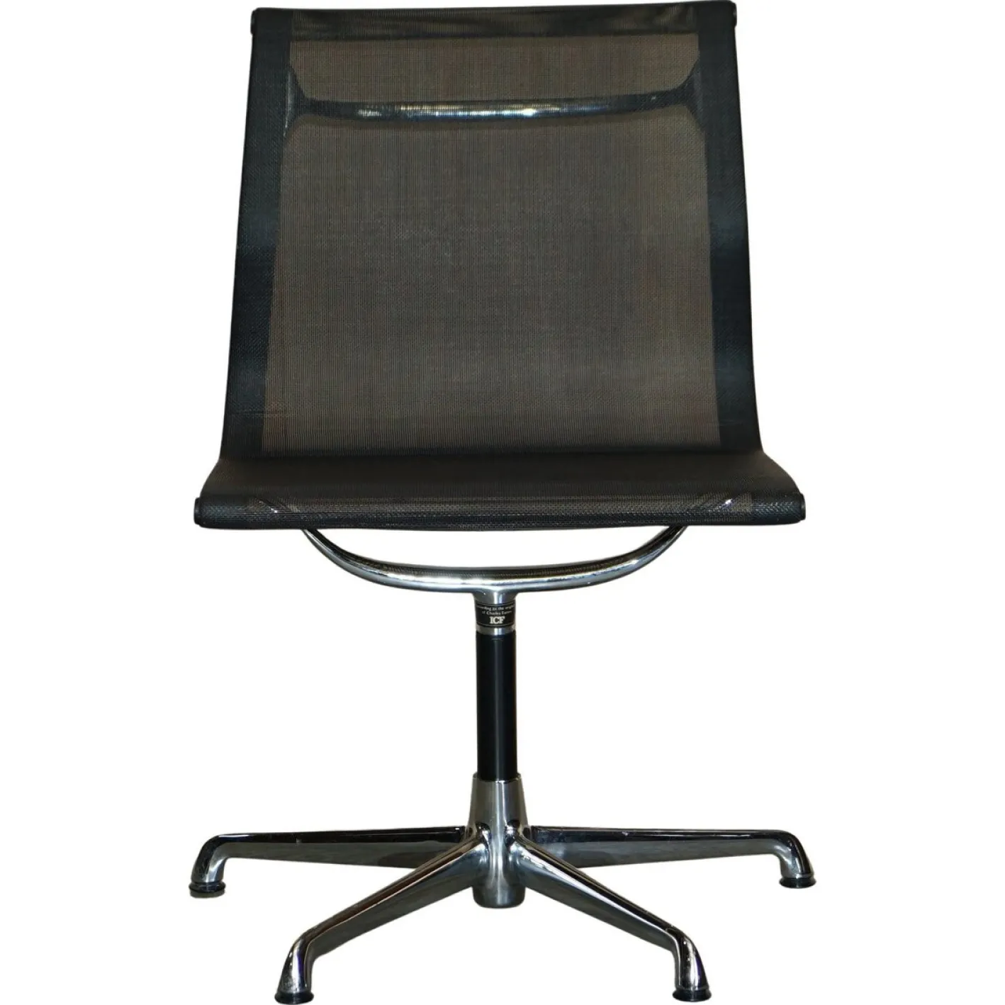 Vintage Ea105 Hopsak Drehsessel von Eames für ICF