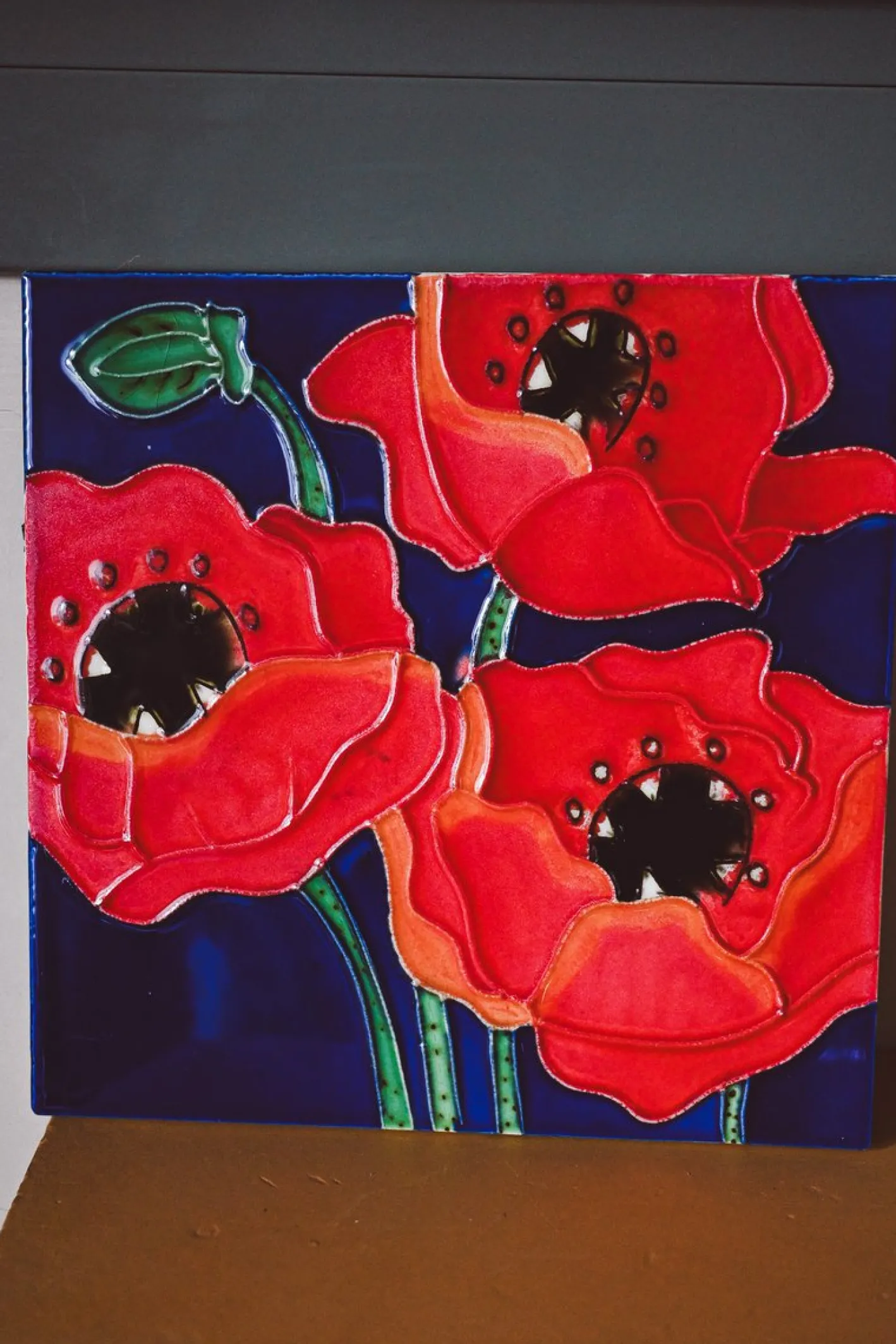 Vintage Mohn Fliese - Rustikales Wanddekor mit Blumenmuster, 1950er