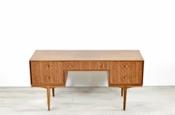 Vintage Schreibtisch aus Teak von McIntosh, 1960er