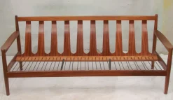 Vintage Sofa mit Cognacfarbenem Lederkissen, 1965