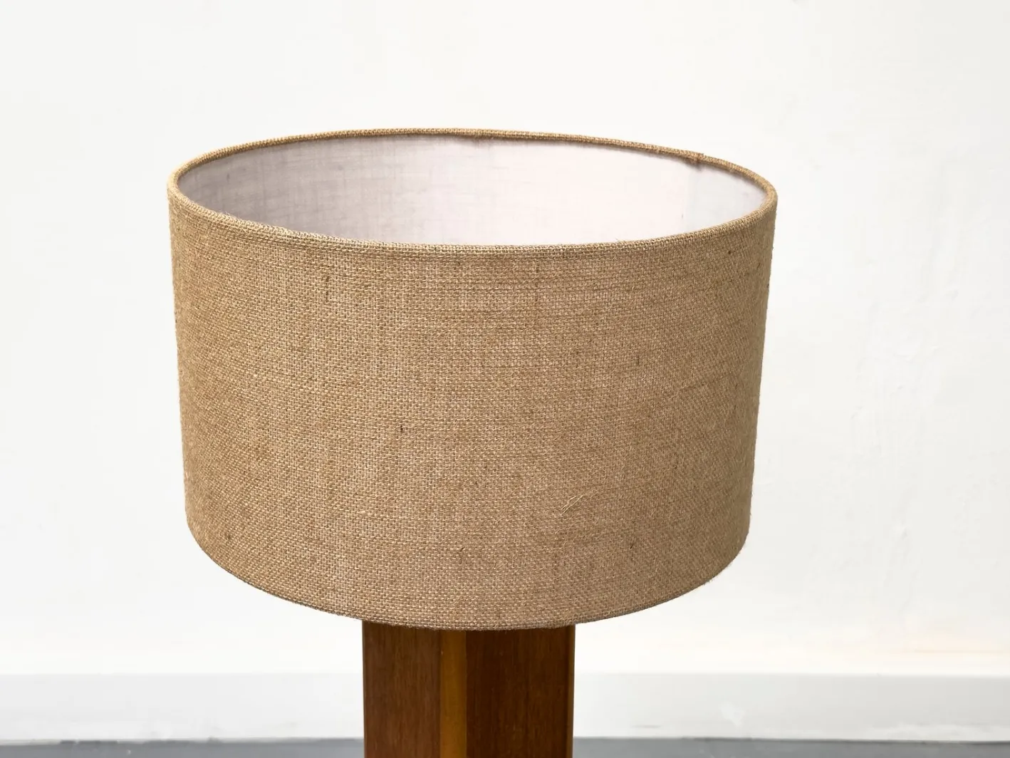 Vintage Tischlampe aus Teak, 1970er