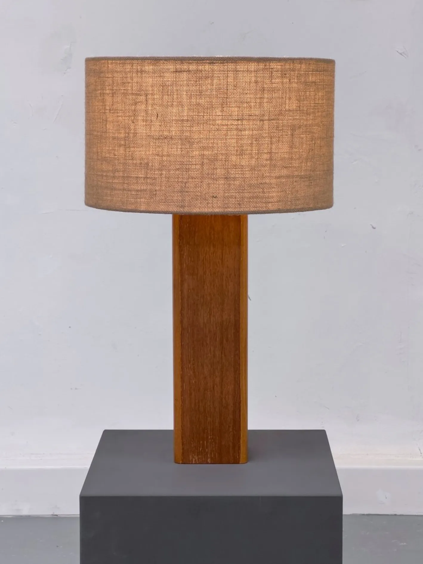 Vintage Tischlampe aus Teak, 1970er