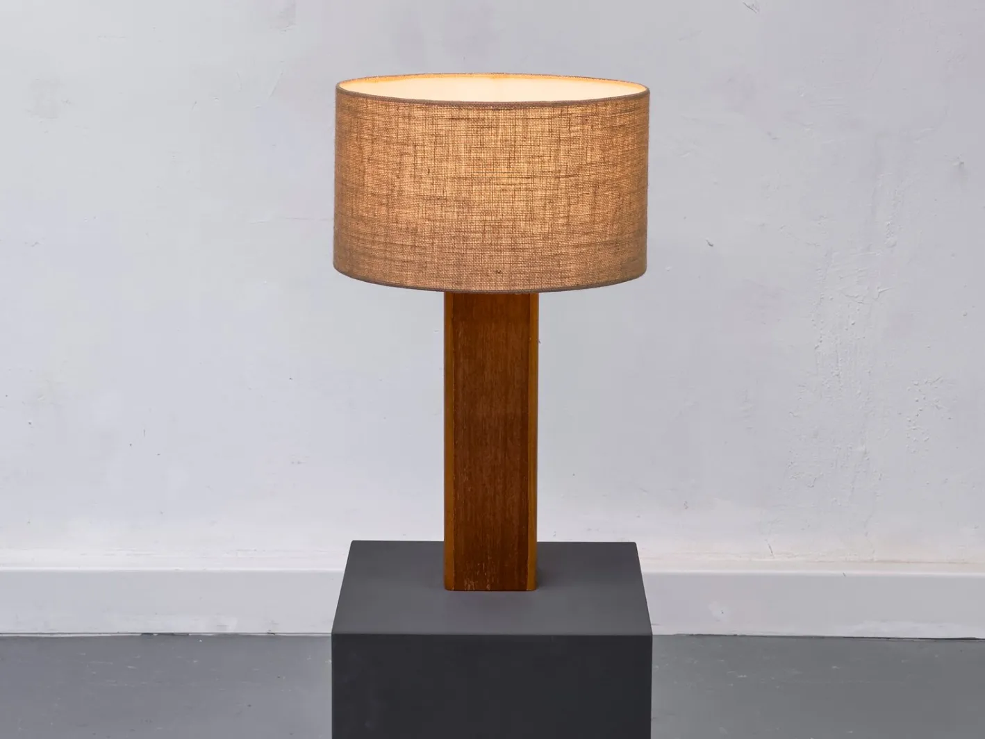 Vintage Tischlampe aus Teak, 1970er