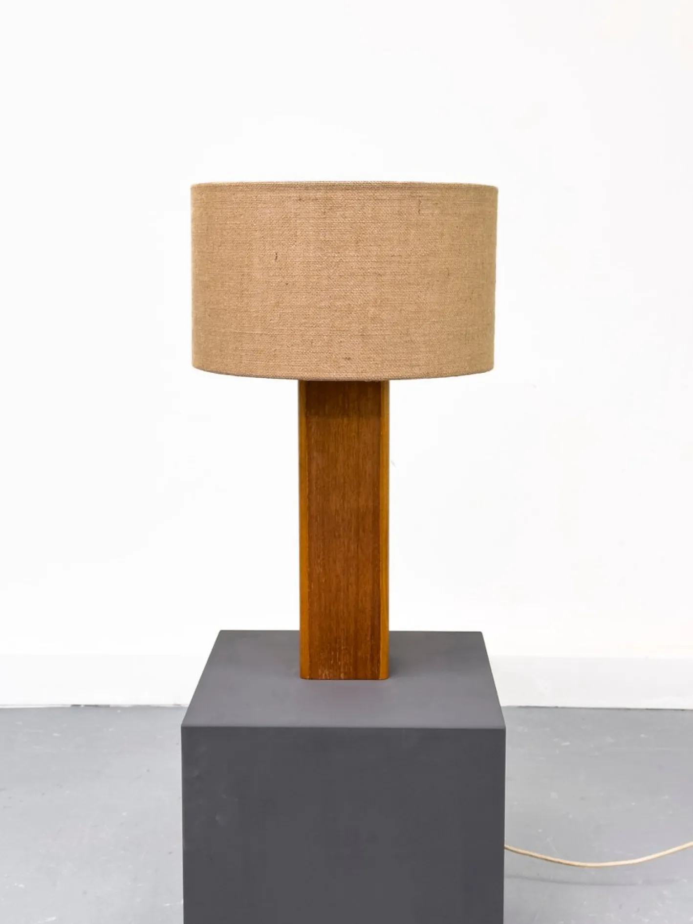 Vintage Tischlampe aus Teak, 1970er