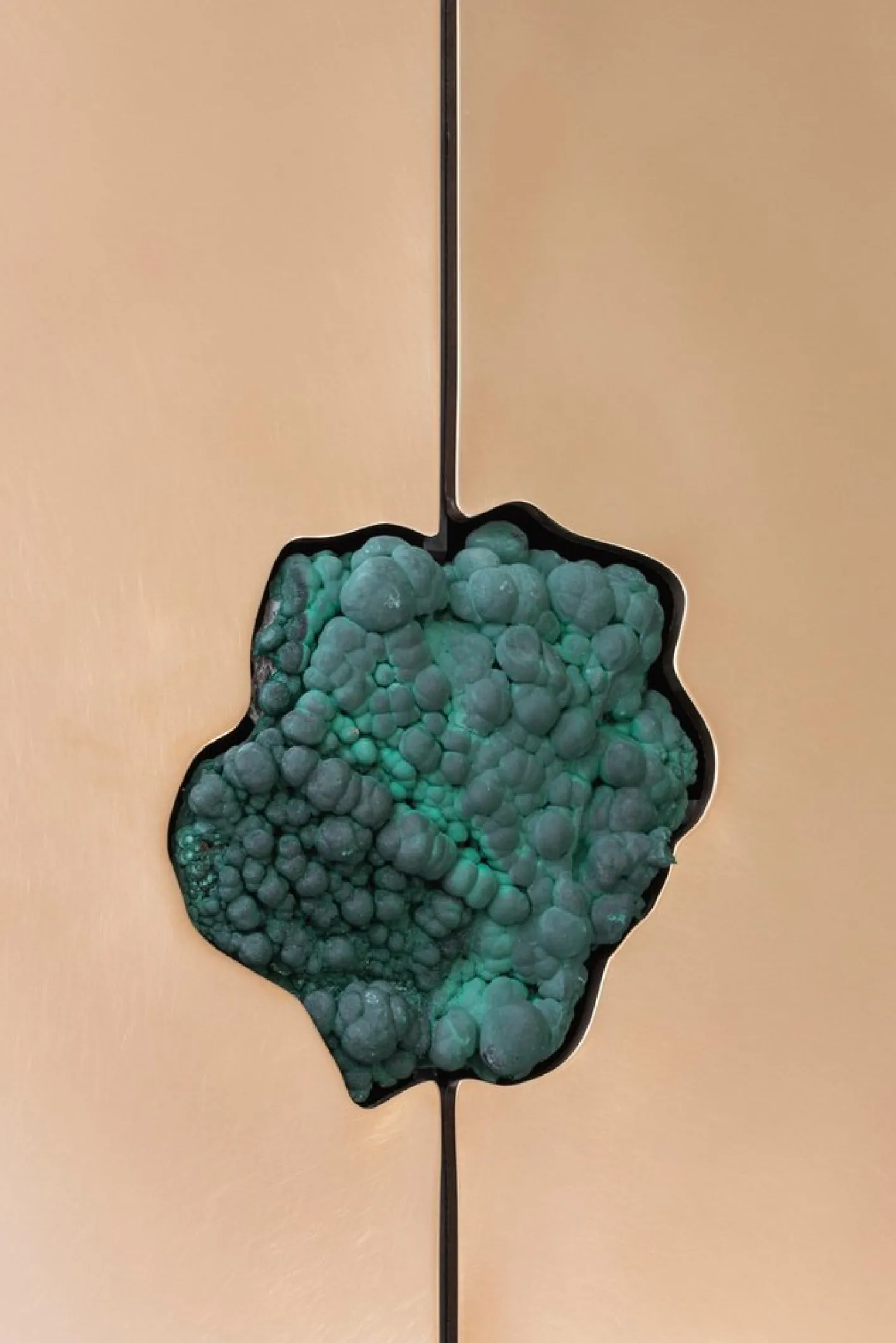 Wandschrank mit Malachit von Pierre De Valck