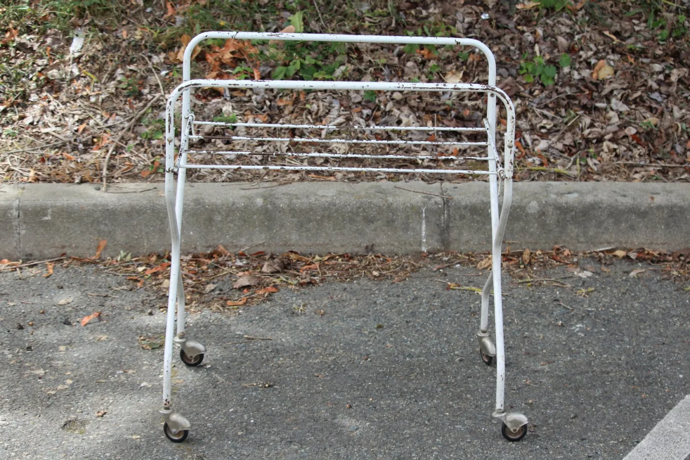 Weißer Vintage Klapptisch aus Metall, 1970er