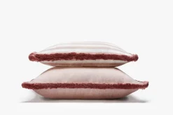 Weißes Hellrosa mit Hellrosa Fransen Gestreiftes Kissen von LO DECOR für Lorenza Briola