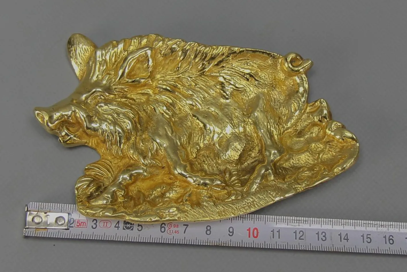Wildschweinförmiges Karten- oder Anstecktablett aus Bronze, 1930er