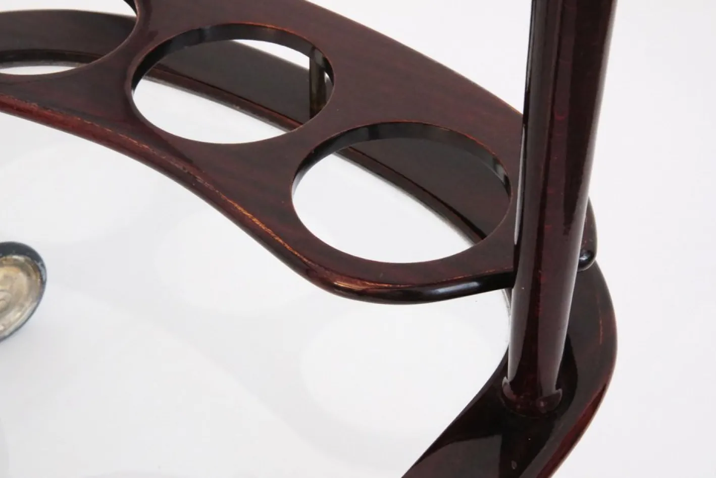 Zweistufiger Vintage Servierwagen aus Lackiertem Holz & Glas mit Messingdetails, 1940