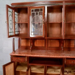 Zweiteiliges Sideboard mit Vitrine und Marmorplatte