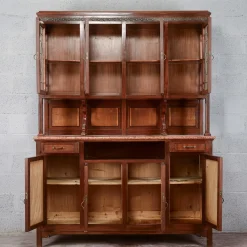 Zweiteiliges Sideboard mit Vitrine und Marmorplatte
