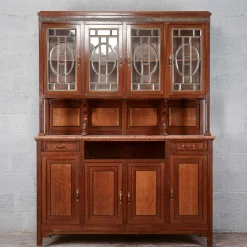 Zweiteiliges Sideboard mit Vitrine und Marmorplatte