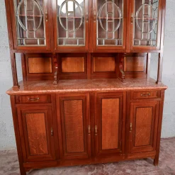 Zweiteiliges Sideboard mit Vitrine und 4 Türen