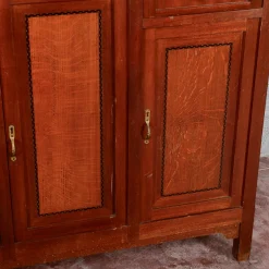 Zweiteiliges Sideboard mit Vitrine und 4 Türen