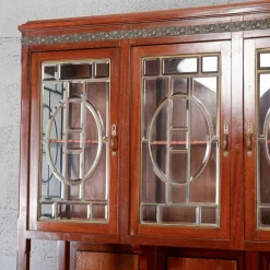 Zweiteiliges Sideboard mit Vitrine und 4 Türen