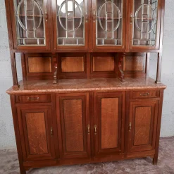 Zweiteiliges Sideboard mit Vitrine und 4 Türen