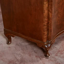 Zweitüriger Art Deco Schrank mit Einlegeböden und Schubladen